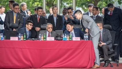 马来西亚总理马哈蒂尔访问大疆，参观农业、安防等无人机解决方案