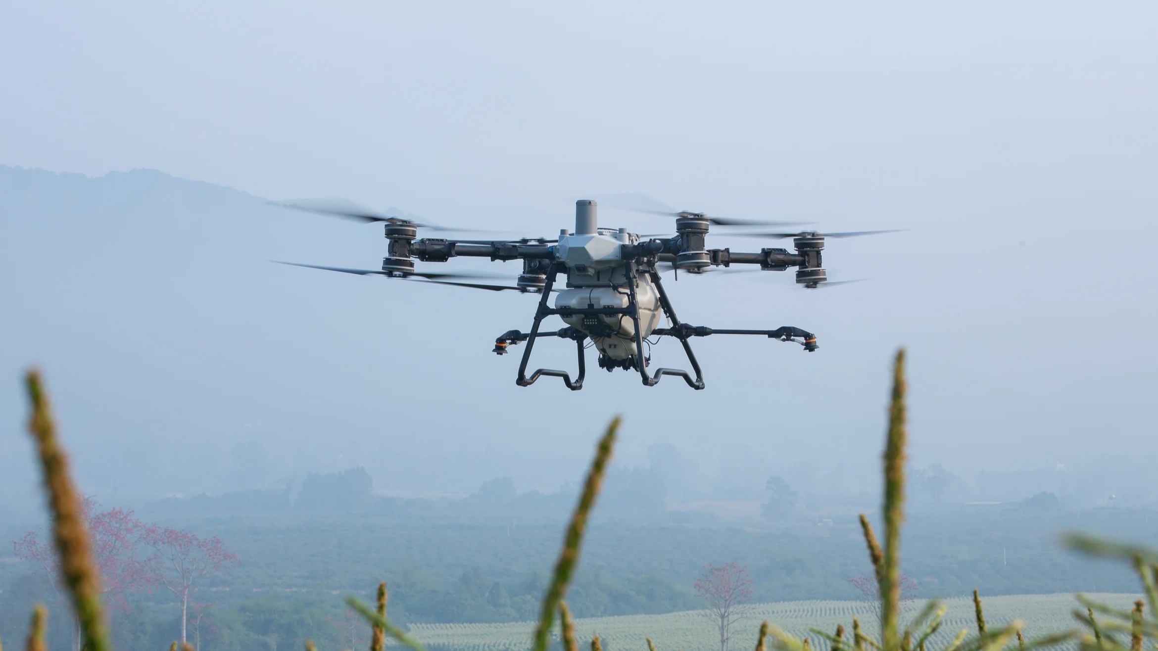 大疆 T100 农业植保无人机