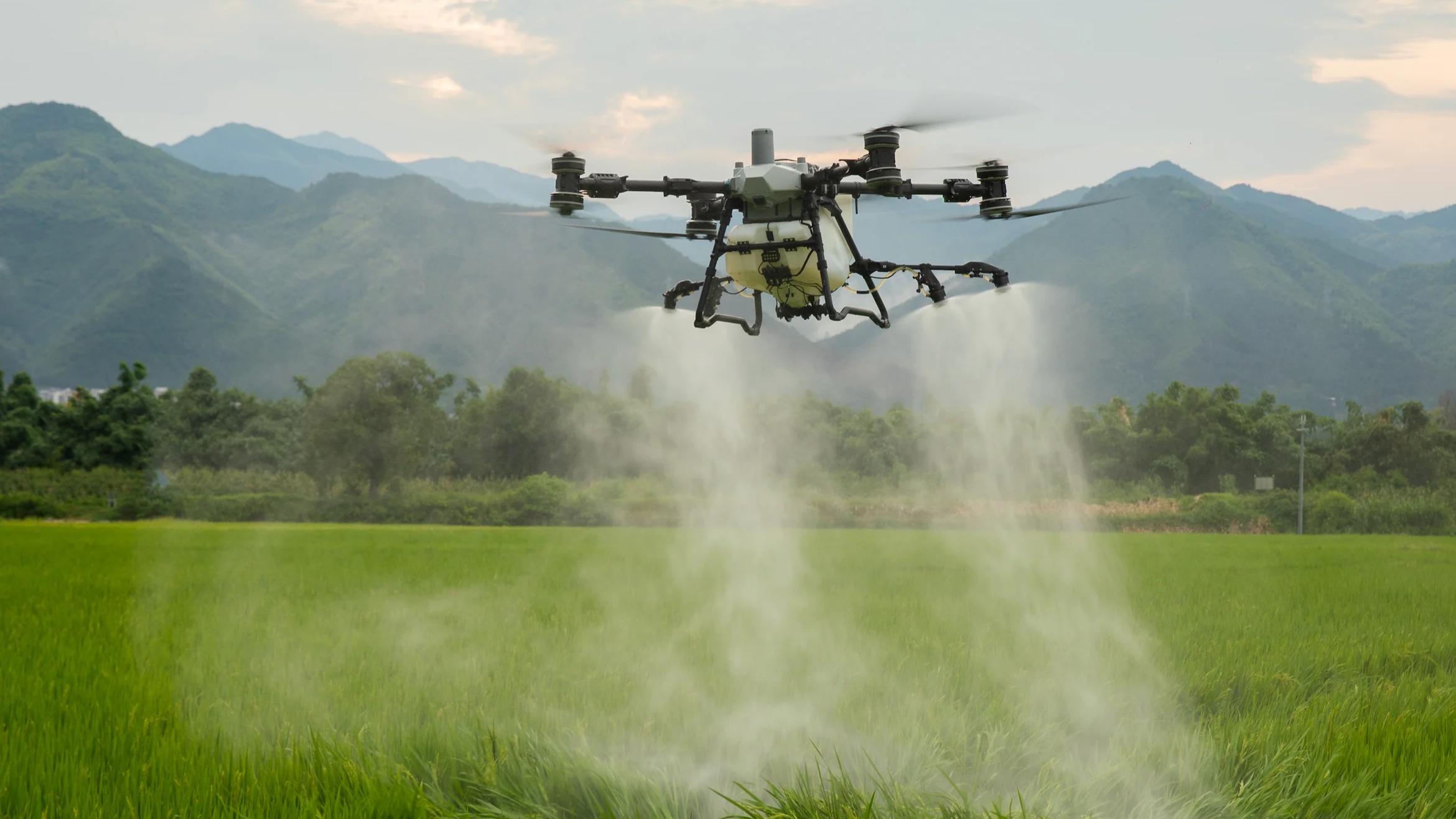 大疆 T100 农业植保无人机