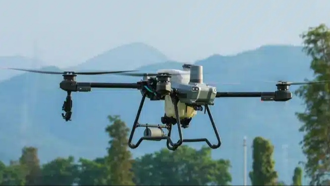 大疆 T25 农业无人飞机